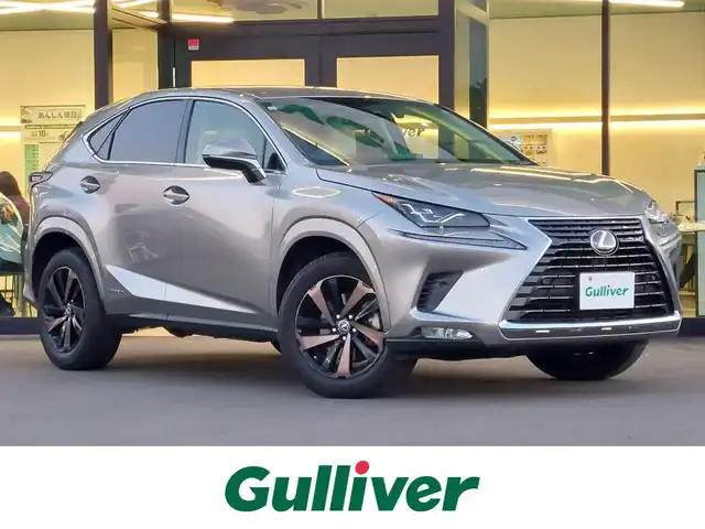 レクサス ＮＸ 300h バージョンL 東京都 2019(平31)年 5.7万km ソニックチタニウム LexusSafetysystem＋/・プリクラッシュセーフティー/・レーントレーシングアシスト/・アダプティブハイビームシステム/・オートマチックハイビーム/・ロードサインアシスト/・レーダークルーズコントロール/・先行車発進告知機能/・クリアランスソナー/純正ナビ（フルセグTV、AM/FM、Bluetooth）/バック＆サイドカメラ/パワーバックドア/LEDオートライト/レザーシート/前席パワーシート＆シートベンチレーション/全席シートヒーター/シートメモリー/純正18インチアルミホイール/ブラインドスポットモニター/ETC2.0/スペアキー２本