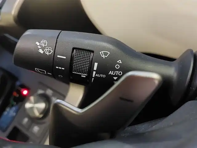 レクサス ＮＸ 300h バージョンL 東京都 2019(平31)年 5.7万km ソニックチタニウム LexusSafetysystem＋/・プリクラッシュセーフティー/・レーントレーシングアシスト/・アダプティブハイビームシステム/・オートマチックハイビーム/・ロードサインアシスト/・レーダークルーズコントロール/・先行車発進告知機能/・クリアランスソナー/純正ナビ（フルセグTV、AM/FM、Bluetooth）/バック＆サイドカメラ/パワーバックドア/LEDオートライト/レザーシート/前席パワーシート＆シートベンチレーション/全席シートヒーター/シートメモリー/純正18インチアルミホイール/ブラインドスポットモニター/ETC2.0/スペアキー２本