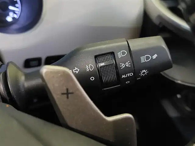 レクサス ＮＸ 300h バージョンL 東京都 2019(平31)年 5.7万km ソニックチタニウム LexusSafetysystem＋/・プリクラッシュセーフティー/・レーントレーシングアシスト/・アダプティブハイビームシステム/・オートマチックハイビーム/・ロードサインアシスト/・レーダークルーズコントロール/・先行車発進告知機能/・クリアランスソナー/純正ナビ（フルセグTV、AM/FM、Bluetooth）/バック＆サイドカメラ/パワーバックドア/LEDオートライト/レザーシート/前席パワーシート＆シートベンチレーション/全席シートヒーター/シートメモリー/純正18インチアルミホイール/ブラインドスポットモニター/ETC2.0/スペアキー２本