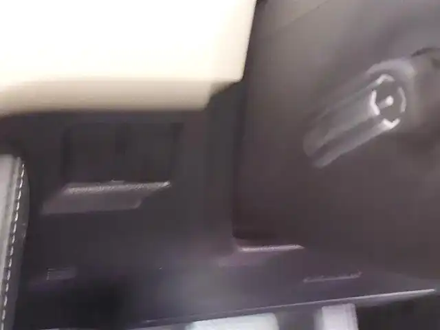 レクサス ＮＸ 300h バージョンL 東京都 2019(平31)年 5.7万km ソニックチタニウム LexusSafetysystem＋/・プリクラッシュセーフティー/・レーントレーシングアシスト/・アダプティブハイビームシステム/・オートマチックハイビーム/・ロードサインアシスト/・レーダークルーズコントロール/・先行車発進告知機能/・クリアランスソナー/純正ナビ（フルセグTV、AM/FM、Bluetooth）/バック＆サイドカメラ/パワーバックドア/LEDオートライト/レザーシート/前席パワーシート＆シートベンチレーション/全席シートヒーター/シートメモリー/純正18インチアルミホイール/ブラインドスポットモニター/ETC2.0/スペアキー２本