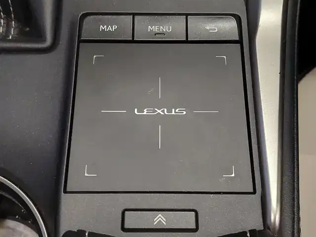 レクサス ＮＸ 300h バージョンL 東京都 2019(平31)年 5.7万km ソニックチタニウム LexusSafetysystem＋/・プリクラッシュセーフティー/・レーントレーシングアシスト/・アダプティブハイビームシステム/・オートマチックハイビーム/・ロードサインアシスト/・レーダークルーズコントロール/・先行車発進告知機能/・クリアランスソナー/純正ナビ（フルセグTV、AM/FM、Bluetooth）/バック＆サイドカメラ/パワーバックドア/LEDオートライト/レザーシート/前席パワーシート＆シートベンチレーション/全席シートヒーター/シートメモリー/純正18インチアルミホイール/ブラインドスポットモニター/ETC2.0/スペアキー２本