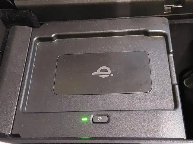 レクサス ＮＸ 300h バージョンL 東京都 2019(平31)年 5.7万km ソニックチタニウム LexusSafetysystem＋/・プリクラッシュセーフティー/・レーントレーシングアシスト/・アダプティブハイビームシステム/・オートマチックハイビーム/・ロードサインアシスト/・レーダークルーズコントロール/・先行車発進告知機能/・クリアランスソナー/純正ナビ（フルセグTV、AM/FM、Bluetooth）/バック＆サイドカメラ/パワーバックドア/LEDオートライト/レザーシート/前席パワーシート＆シートベンチレーション/全席シートヒーター/シートメモリー/純正18インチアルミホイール/ブラインドスポットモニター/ETC2.0/スペアキー２本