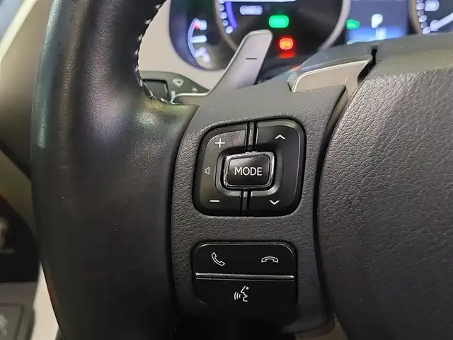 レクサス ＮＸ 300h バージョンL 東京都 2019(平31)年 5.7万km ソニックチタニウム LexusSafetysystem＋/・プリクラッシュセーフティー/・レーントレーシングアシスト/・アダプティブハイビームシステム/・オートマチックハイビーム/・ロードサインアシスト/・レーダークルーズコントロール/・先行車発進告知機能/・クリアランスソナー/純正ナビ（フルセグTV、AM/FM、Bluetooth）/バック＆サイドカメラ/パワーバックドア/LEDオートライト/レザーシート/前席パワーシート＆シートベンチレーション/全席シートヒーター/シートメモリー/純正18インチアルミホイール/ブラインドスポットモニター/ETC2.0/スペアキー２本