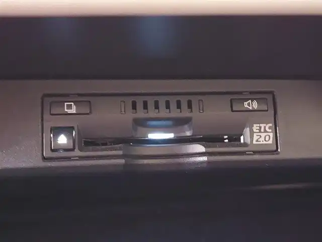 レクサス ＮＸ 300h バージョンL 東京都 2019(平31)年 5.7万km ソニックチタニウム LexusSafetysystem＋/・プリクラッシュセーフティー/・レーントレーシングアシスト/・アダプティブハイビームシステム/・オートマチックハイビーム/・ロードサインアシスト/・レーダークルーズコントロール/・先行車発進告知機能/・クリアランスソナー/純正ナビ（フルセグTV、AM/FM、Bluetooth）/バック＆サイドカメラ/パワーバックドア/LEDオートライト/レザーシート/前席パワーシート＆シートベンチレーション/全席シートヒーター/シートメモリー/純正18インチアルミホイール/ブラインドスポットモニター/ETC2.0/スペアキー２本