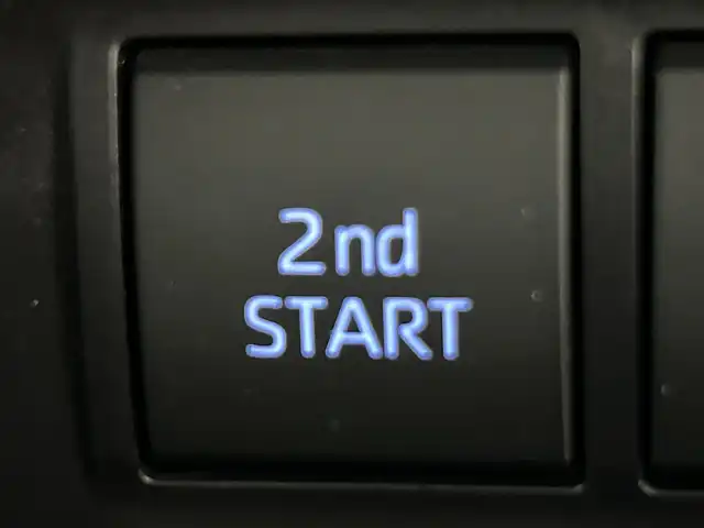 トヨタ ランドクルーザー プラド TX Lパッケージ ブラックED 道央・札幌 2020(令2)年 1万km ブラック ・４ＷＤ/・衝突軽減/・純正ナビ/・BT/USB/フルセグTV/・全方位カメラ/・ＥＴＣ2.0/・RSA/・BSM/・PCS/・アダプティブクルーズコントロール/・レーンキープアシスト/・ダウンヒルアシスト/・シートヒーター/・シートエアコン/・本革シート/・パワーシート/・ドライブレコーダー/・ＬＥＤヘッドライト/・オートライト/・オートマチックハイビーム/・フォグランプ/・プッシュスタート/・スマートキー/・３列シート/・電動格納サードシート/・パワーステアリング/・パワーウィンドウ/・コーナーセンサー/・純正フロアマット/・ルーフレール/・純正アルミホイール/・ドアバイザー