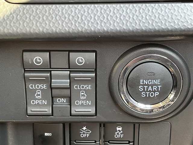 トヨタ ルーミー カスタムG 大阪府 2024(令6)年 0.2万km ブラックマイカメタリック/パールホワイト2トーン ワンオーナー/9型ナビ フルセグTV/CD DVD BT HDMI USB/全方位カメラ/2.0ETC/両側パワースライドドア/シートヒーター/コーナーセンサー/前後ドラレコ/衝突被害軽減ブレーキ/レーダークルーズコントロール/レーンアシスト/オートマチックハイビーム/LEDオートヘッドライト/フォグライト/横滑り防止/スマートキー/保証書 取説/禁煙車