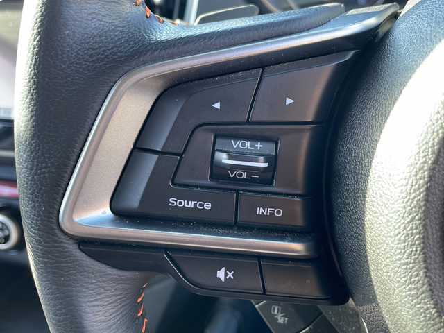 スバル インプレッサ ＸＶ 2．0i－L アイサイト 岩手県 2017(平29)年 4.7万km クールグレーカーキ 社外ナビ/AM/FM/CD/DVD/Bluetooth/フルセグTV/純正オーディオ/バックカメラ/ETC/レーダークルーズコントロール/衝突被害軽減ブレーキ/レーンキープアシスト/横滑り防止装置/アイドリングストップ/オートライト/LEDヘッドライト/フォグランプ/スマートキー/プッシュスタート/電動格納ミラー/純正17インチAW/純正フロアマット/純正ドアバイザー/保証書/取扱説明書