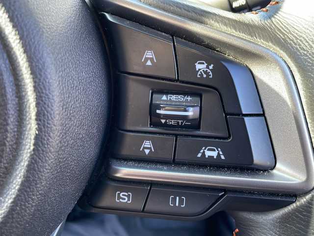 スバル インプレッサ ＸＶ 2．0i－L アイサイト 岩手県 2017(平29)年 4.7万km クールグレーカーキ 社外ナビ/AM/FM/CD/DVD/Bluetooth/フルセグTV/純正オーディオ/バックカメラ/ETC/レーダークルーズコントロール/衝突被害軽減ブレーキ/レーンキープアシスト/横滑り防止装置/アイドリングストップ/オートライト/LEDヘッドライト/フォグランプ/スマートキー/プッシュスタート/電動格納ミラー/純正17インチAW/純正フロアマット/純正ドアバイザー/保証書/取扱説明書