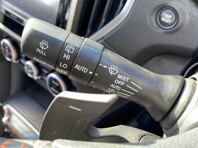 スバル インプレッサ ＸＶ 2．0i－L アイサイト 岩手県 2017(平29)年 4.7万km クールグレーカーキ 社外ナビ/AM/FM/CD/DVD/Bluetooth/フルセグTV/純正オーディオ/バックカメラ/ETC/レーダークルーズコントロール/衝突被害軽減ブレーキ/レーンキープアシスト/横滑り防止装置/アイドリングストップ/オートライト/LEDヘッドライト/フォグランプ/スマートキー/プッシュスタート/電動格納ミラー/純正17インチAW/純正フロアマット/純正ドアバイザー/保証書/取扱説明書