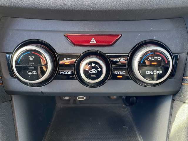 スバル インプレッサ ＸＶ 2．0i－L アイサイト 岩手県 2017(平29)年 4.7万km クールグレーカーキ 社外ナビ/AM/FM/CD/DVD/Bluetooth/フルセグTV/純正オーディオ/バックカメラ/ETC/レーダークルーズコントロール/衝突被害軽減ブレーキ/レーンキープアシスト/横滑り防止装置/アイドリングストップ/オートライト/LEDヘッドライト/フォグランプ/スマートキー/プッシュスタート/電動格納ミラー/純正17インチAW/純正フロアマット/純正ドアバイザー/保証書/取扱説明書