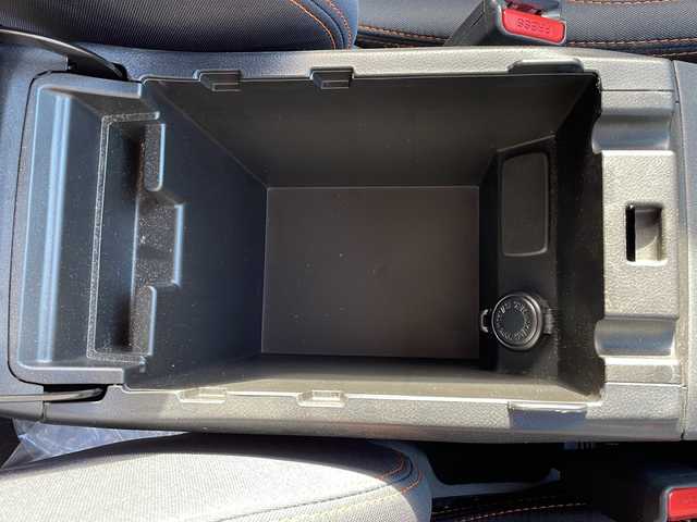 スバル インプレッサ ＸＶ 2．0i－L アイサイト 岩手県 2017(平29)年 4.7万km クールグレーカーキ 社外ナビ/AM/FM/CD/DVD/Bluetooth/フルセグTV/純正オーディオ/バックカメラ/ETC/レーダークルーズコントロール/衝突被害軽減ブレーキ/レーンキープアシスト/横滑り防止装置/アイドリングストップ/オートライト/LEDヘッドライト/フォグランプ/スマートキー/プッシュスタート/電動格納ミラー/純正17インチAW/純正フロアマット/純正ドアバイザー/保証書/取扱説明書