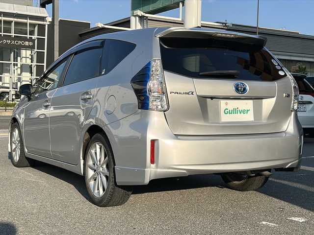 トヨタ プリウス α G ツーリングセレクション 大阪府 2011(平23)年 8.2万km シルバーM 禁煙車/純正ナビ/フルセグＴＶ/バックカメラ/クルーズコントロール/ビルトインＥＴＣ/プッシュスタート/革巻きステアリング/フォグランプ/純正１７インチアルミ/オートエアコン/ウインカーミラー/ETC