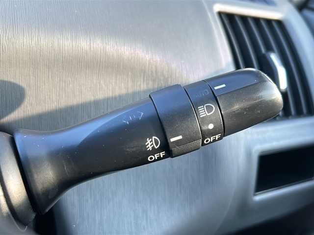 トヨタ プリウス α G ツーリングセレクション 大阪府 2011(平23)年 8.2万km シルバーM 禁煙車/純正ナビ/フルセグＴＶ/バックカメラ/クルーズコントロール/ビルトインＥＴＣ/プッシュスタート/革巻きステアリング/フォグランプ/純正１７インチアルミ/オートエアコン/ウインカーミラー/ETC