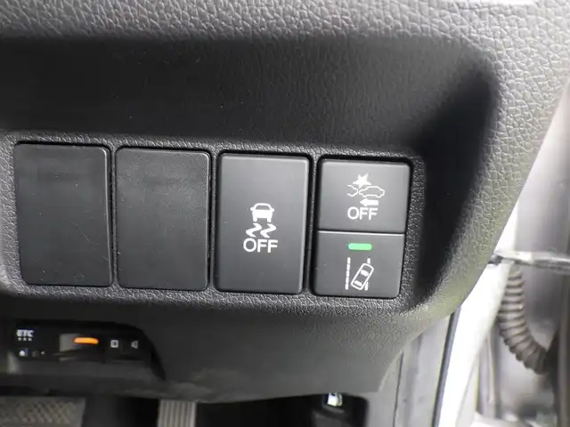 ホンダ シャトル G ホンダセンシング 千葉県 2020(令2)年 2.4万km ルナシルバーM ホンダセンシング/・衝突軽減ブレーキ（CMBS）/・車線維持支援システム（LKAS）/・アダプティブクルーズコントロール（ACC）/・後方誤発進抑制機能/・誤発進抑制機能/純正SDナビ/地デジTV/【DVD/CD再生機能　Bluetooth接続】/バックカメラ/ステアリングスイッチ/ETC/LEDヘッドライト/フォグライト/ウインカーミラー/サイド/カーテンエアバッグ/スマートキー