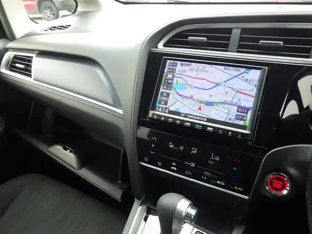 ホンダ シャトル G ホンダセンシング 千葉県 2020(令2)年 2.4万km ルナシルバーM ホンダセンシング/・衝突軽減ブレーキ（CMBS）/・車線維持支援システム（LKAS）/・アダプティブクルーズコントロール（ACC）/・後方誤発進抑制機能/・誤発進抑制機能/純正SDナビ/地デジTV/【DVD/CD再生機能　Bluetooth接続】/バックカメラ/ステアリングスイッチ/ETC/LEDヘッドライト/フォグライト/ウインカーミラー/サイド/カーテンエアバッグ/スマートキー