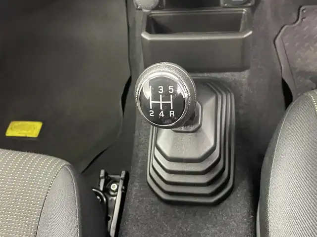 スズキ ジムニー XL 熊本県 2021(令3)年 2.3万km ミディアムグレー ワンオーナー　/禁煙車　/5速MT/ディスプレイオーディオ/バックカメラ　/社外全周囲ドラレコ　/ＥＴＣ２．０　/社外マフラー/前席シートヒーター　/ダウンヒルアシスト　/横滑り防止　/電動格納ミラー/スマートキー/プッシュスタート/スペアキー1本/保証書/取扱説明書