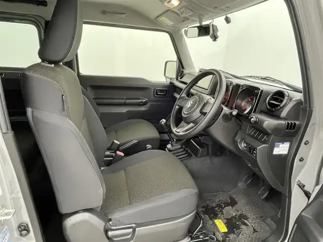 スズキ ジムニー XL 熊本県 2021(令3)年 2.3万km ミディアムグレー ワンオーナー　/禁煙車　/5速MT/ディスプレイオーディオ/バックカメラ　/社外全周囲ドラレコ　/ＥＴＣ２．０　/社外マフラー/前席シートヒーター　/ダウンヒルアシスト　/横滑り防止　/電動格納ミラー/スマートキー/プッシュスタート/スペアキー1本/保証書/取扱説明書