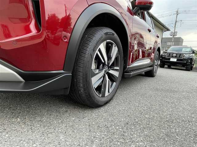 日産 エクストレイル G e－4ORCE 埼玉県 2024(令6)年 1.8万km 赤 ワンオーナー/NISMOエアロパーツ/キャメルレザー/パノラマサンルーフ/プロパイロット/パワーバックドア/パーキングアシスト/純正19インチアルミ/サイドステップ/全席シートヒーター/デジタルルームミラー/純正ナビTV/アラウンドビューモニター/ダウンヒルアシスト/LEDヘッドライト/FRコーナーセンサー/ハンドル支援/ETC/新車保証書/取扱説明書