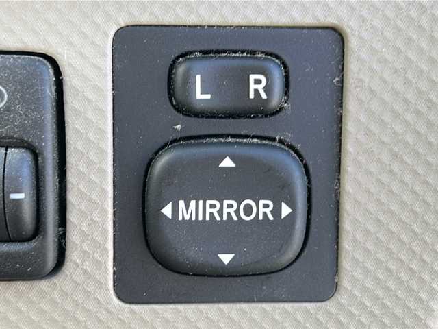 トヨタ ポルテ 130i 三重県 2010(平22)年 6.9万km シルバーマイカM 片側パワースライドドア/純正フロアマット/ヘッドライトレベライザー/純正フロアマット/純正ドアバイザー/ダブルエアバック/禁煙車