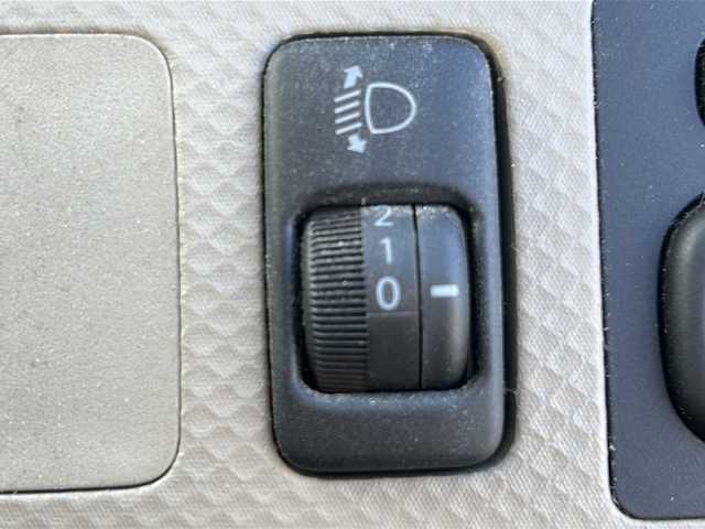 トヨタ ポルテ 130i 三重県 2010(平22)年 6.9万km シルバーマイカM 片側パワースライドドア/純正フロアマット/ヘッドライトレベライザー/純正フロアマット/純正ドアバイザー/ダブルエアバック/禁煙車