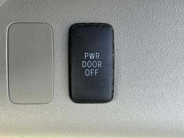 トヨタ ポルテ 130i 三重県 2010(平22)年 6.9万km シルバーマイカM 片側パワースライドドア/純正フロアマット/ヘッドライトレベライザー/純正フロアマット/純正ドアバイザー/ダブルエアバック/禁煙車