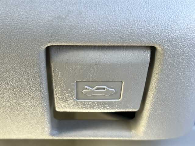 トヨタ ポルテ 130i 三重県 2010(平22)年 6.9万km シルバーマイカM 片側パワースライドドア/純正フロアマット/ヘッドライトレベライザー/純正フロアマット/純正ドアバイザー/ダブルエアバック/禁煙車