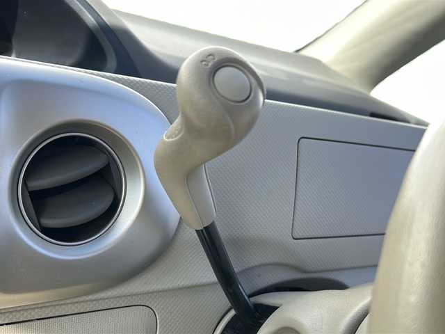 トヨタ ポルテ 130i 三重県 2010(平22)年 6.9万km シルバーマイカM 片側パワースライドドア/純正フロアマット/ヘッドライトレベライザー/純正フロアマット/純正ドアバイザー/ダブルエアバック/禁煙車