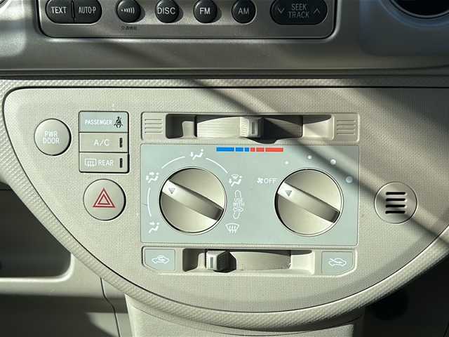 トヨタ ポルテ 130i 三重県 2010(平22)年 6.9万km シルバーマイカM 片側パワースライドドア/純正フロアマット/ヘッドライトレベライザー/純正フロアマット/純正ドアバイザー/ダブルエアバック/禁煙車