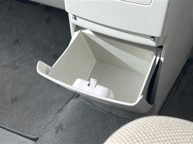 トヨタ ポルテ 130i 三重県 2010(平22)年 6.9万km シルバーマイカM 片側パワースライドドア/純正フロアマット/ヘッドライトレベライザー/純正フロアマット/純正ドアバイザー/ダブルエアバック/禁煙車