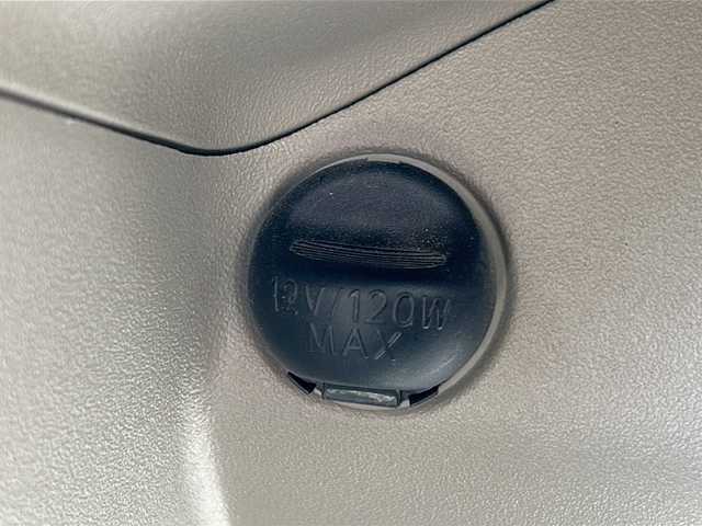 トヨタ ポルテ 130i 三重県 2010(平22)年 6.9万km シルバーマイカM 片側パワースライドドア/純正フロアマット/ヘッドライトレベライザー/純正フロアマット/純正ドアバイザー/ダブルエアバック/禁煙車