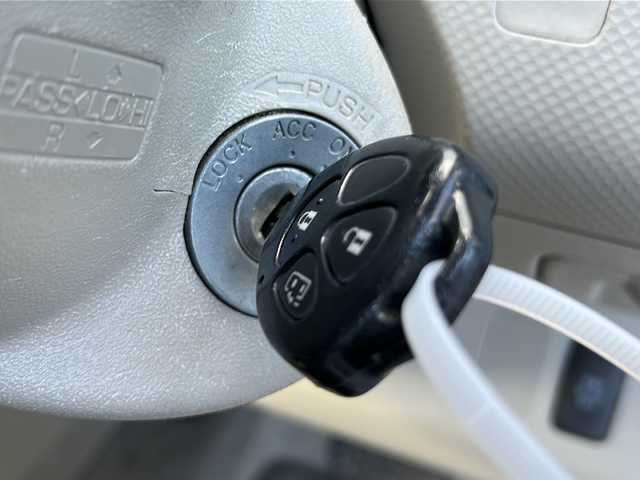 トヨタ ポルテ 130i 三重県 2010(平22)年 6.9万km シルバーマイカM 片側パワースライドドア/純正フロアマット/ヘッドライトレベライザー/純正フロアマット/純正ドアバイザー/ダブルエアバック/禁煙車