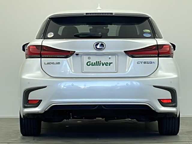 レクサス ＣＴ 200h バージョンC 大阪府 2021(令3)年 5.6万km ソニッククォーツ 純正メーカーナビ（CD・DVD・Bluetooth・フルセグ）/レーダークルーズコントロール/革巻きステアリング/シートヒーター/プリクラッシュセーフティー/レーンディパーチャーアラート/ブラインドスポットモニター/クリアランスソナー/パワーシート（前席）/オートマチックハイビーム/ETC2.0/純正LEDヘッドライト/純正１６インチAW/フォグランプ/パドルシフト/電格ミラー