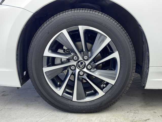 レクサス ＣＴ 200h バージョンC 大阪府 2021(令3)年 5.6万km ソニッククォーツ 純正メーカーナビ（CD・DVD・Bluetooth・フルセグ）/レーダークルーズコントロール/革巻きステアリング/シートヒーター/プリクラッシュセーフティー/レーンディパーチャーアラート/ブラインドスポットモニター/クリアランスソナー/パワーシート（前席）/オートマチックハイビーム/ETC2.0/純正LEDヘッドライト/純正１６インチAW/フォグランプ/パドルシフト/電格ミラー