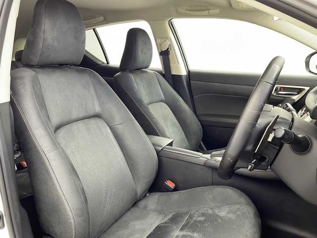 レクサス ＣＴ 200h バージョンC 大阪府 2021(令3)年 5.6万km ソニッククォーツ 純正メーカーナビ（CD・DVD・Bluetooth・フルセグ）/レーダークルーズコントロール/革巻きステアリング/シートヒーター/プリクラッシュセーフティー/レーンディパーチャーアラート/ブラインドスポットモニター/クリアランスソナー/パワーシート（前席）/オートマチックハイビーム/ETC2.0/純正LEDヘッドライト/純正１６インチAW/フォグランプ/パドルシフト/電格ミラー