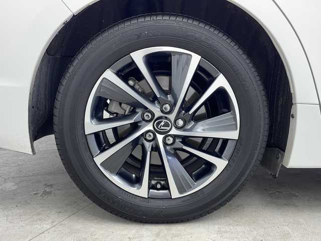 レクサス ＣＴ 200h バージョンC 大阪府 2021(令3)年 5.6万km ソニッククォーツ 純正メーカーナビ（CD・DVD・Bluetooth・フルセグ）/レーダークルーズコントロール/革巻きステアリング/シートヒーター/プリクラッシュセーフティー/レーンディパーチャーアラート/ブラインドスポットモニター/クリアランスソナー/パワーシート（前席）/オートマチックハイビーム/ETC2.0/純正LEDヘッドライト/純正１６インチAW/フォグランプ/パドルシフト/電格ミラー