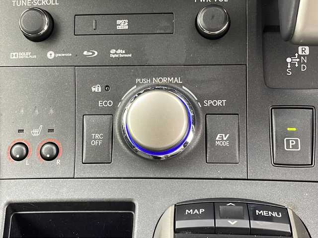 レクサス ＣＴ 200h バージョンC 大阪府 2021(令3)年 5.6万km ソニッククォーツ 純正メーカーナビ（CD・DVD・Bluetooth・フルセグ）/レーダークルーズコントロール/革巻きステアリング/シートヒーター/プリクラッシュセーフティー/レーンディパーチャーアラート/ブラインドスポットモニター/クリアランスソナー/パワーシート（前席）/オートマチックハイビーム/ETC2.0/純正LEDヘッドライト/純正１６インチAW/フォグランプ/パドルシフト/電格ミラー