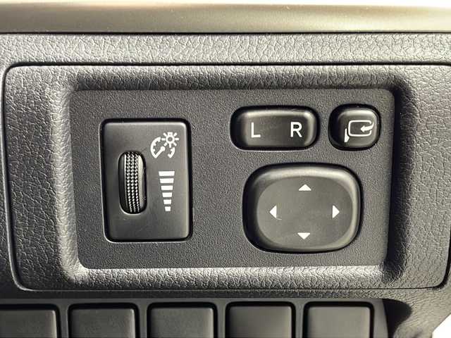 レクサス ＣＴ 200h バージョンC 大阪府 2021(令3)年 5.6万km ソニッククォーツ 純正メーカーナビ（CD・DVD・Bluetooth・フルセグ）/レーダークルーズコントロール/革巻きステアリング/シートヒーター/プリクラッシュセーフティー/レーンディパーチャーアラート/ブラインドスポットモニター/クリアランスソナー/パワーシート（前席）/オートマチックハイビーム/ETC2.0/純正LEDヘッドライト/純正１６インチAW/フォグランプ/パドルシフト/電格ミラー