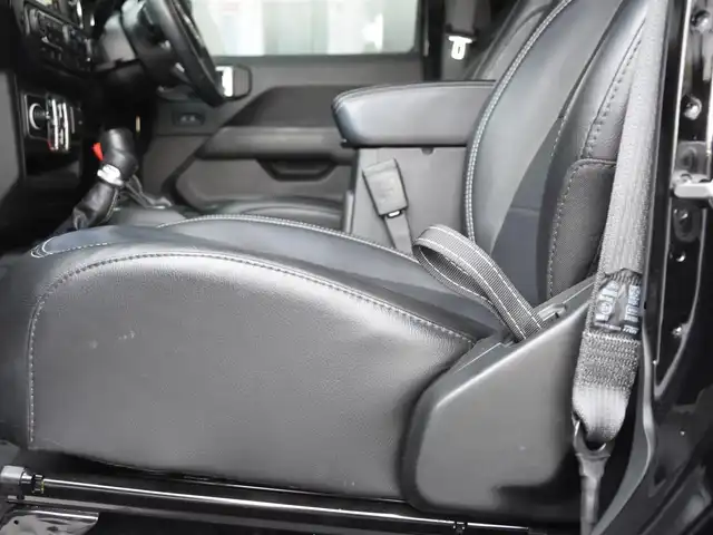 クライスラー・ジープ ジープ ラングラー アンリミテッド サハラ 和歌山県 2020(令2)年 3万km 黒 社外F/Rバンパー /MKW17incAW /黒革 /ヒッチメンバー /純ナビ /Bカメラ /Fカメラ /CarPlay /Bluetoothオーディオ /ACC /BSM /衝突軽減ブレーキ /前後センサー /スマートキー /ドラレコ /シートヒーター /LEDライト /ETC/スペアキー