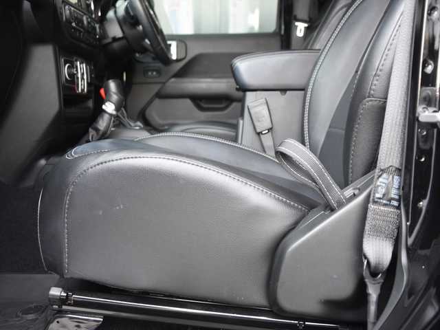 クライスラー・ジープ ジープ ラングラー アンリミテッド サハラ 和歌山県 2020(令2)年 3万km 黒 社外F/Rバンパー /MKW17incAW /黒革 /ヒッチメンバー /純ナビ /Bカメラ /Fカメラ /CarPlay /Bluetoothオーディオ /ACC /BSM /衝突軽減ブレーキ /前後センサー /スマートキー /ドラレコ /シートヒーター /LEDライト /ETC/スペアキー