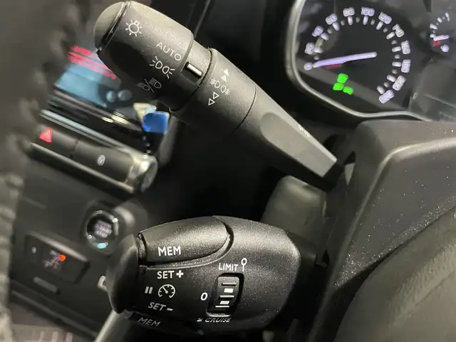 シトロエン Ｃ３ エアクロス シャイン 静岡県 2020(令2)年 2.9万km グレー ワンオーナー/純正ディスプレイオーディオ/衝突軽減ブレーキ/クルーズコントロール/レーンアシスト/ブラインドスポット/バックカメラ/前後コーナーセンサー/LEDヘッドライト/ドライブレコーダー/ETC