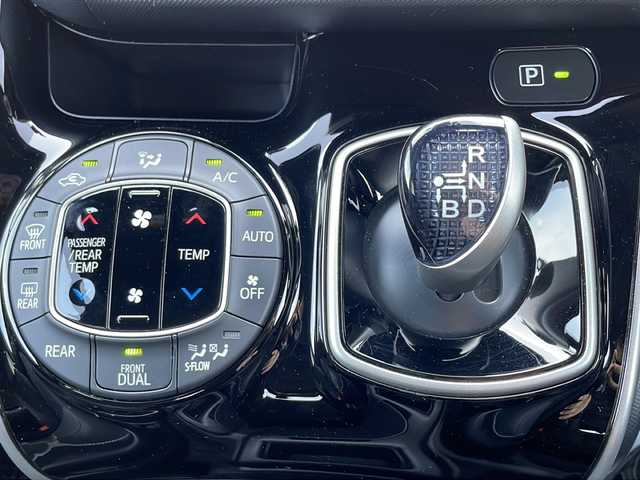 トヨタ ヴォクシー ハイブリッド ZS 煌Ⅲ 茨城県 2021(令3)年 1.2万km ブラック セーフティセンス/純正フリップダウンモニター/純正ナビ/　　CD/DVD/BT/フルセグ/バックカメラ/両側パワースライドドア /クルーズコントロール/LEDオートライト/オートマチックハイビーム/ハーフレザーシート/シートヒーター /純正16インチアルミホイール/クリアランスソナー /ステアリングスイッチ/スマートキー/ETC