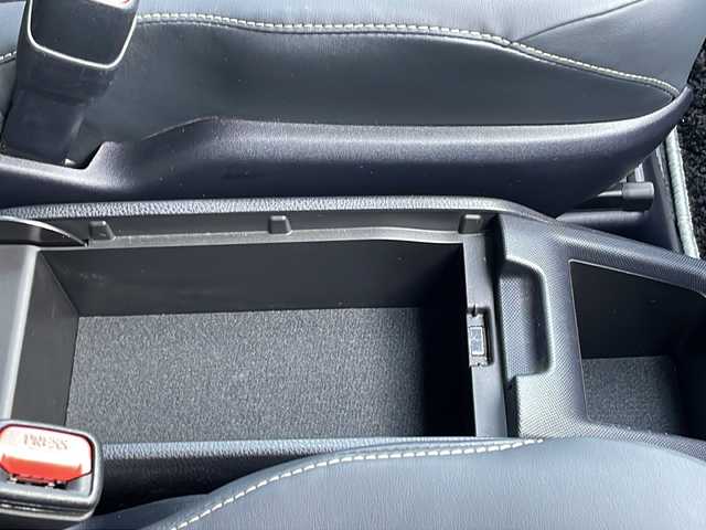 トヨタ ヴォクシー ハイブリッド ZS 煌Ⅲ 茨城県 2021(令3)年 1.2万km ブラック セーフティセンス/純正フリップダウンモニター/純正ナビ/　　CD/DVD/BT/フルセグ/バックカメラ/両側パワースライドドア /クルーズコントロール/LEDオートライト/オートマチックハイビーム/ハーフレザーシート/シートヒーター /純正16インチアルミホイール/クリアランスソナー /ステアリングスイッチ/スマートキー/ETC