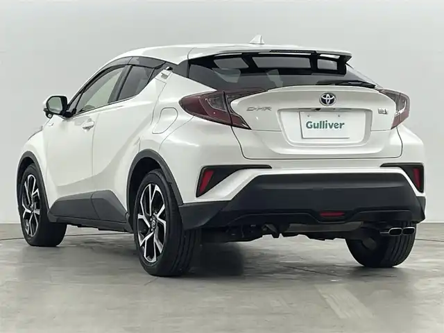 トヨタ Ｃ－ＨＲ ハイブリッド 1．8G 福島県 2018(平30)年 7.5万km ホワイトパールクリスタルシャイン 純正SDナビゲーション/型式：NSZT-Y66T/【AM/FM/CD/DVD/SD/Bluetooth/フルセグTV】/・バックカメラ/・純正ETC/・社外前後ドライブレコーダー/・オービスレーダー/衝突軽減ブレーキ/車線逸脱警報装置/アダプティブクルーズコントロール/オートマチックハイビーム/前後コーナーセンサー/電子パーキングブレーキ/・ブレーキオートホールド/ブラインドスポットモニター/ハーフレザーシート/・運転席＋助手席シートヒーター/革巻きステアリング/・ステアリングスイッチ/純正18インチアルミホイール/LEDヘッドライト/・オートライト/・フロントフォグライト/前席オートパワーウィンドウ/プッシュスタート/・スマートキー/・スペアキー/取扱説明書