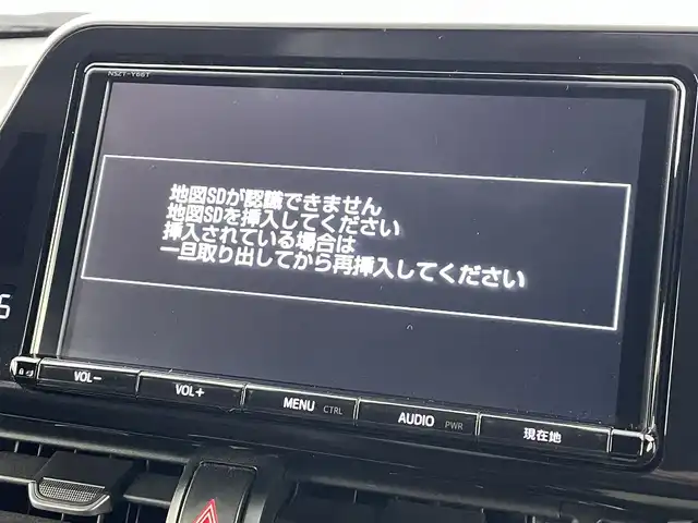 トヨタ Ｃ－ＨＲ ハイブリッド 1．8G 福島県 2018(平30)年 7.5万km ホワイトパールクリスタルシャイン 純正SDナビゲーション/型式：NSZT-Y66T/【AM/FM/CD/DVD/SD/Bluetooth/フルセグTV】/・バックカメラ/・純正ETC/・社外前後ドライブレコーダー/・オービスレーダー/衝突軽減ブレーキ/車線逸脱警報装置/アダプティブクルーズコントロール/オートマチックハイビーム/前後コーナーセンサー/電子パーキングブレーキ/・ブレーキオートホールド/ブラインドスポットモニター/ハーフレザーシート/・運転席＋助手席シートヒーター/革巻きステアリング/・ステアリングスイッチ/純正18インチアルミホイール/LEDヘッドライト/・オートライト/・フロントフォグライト/前席オートパワーウィンドウ/プッシュスタート/・スマートキー/・スペアキー/取扱説明書