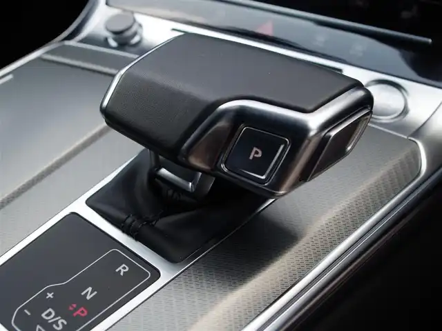アウディ Ａ７ SB 55TFSIクワトロ 1stエディション 埼玉県 2018(平30)年 1.1万km グレイシアホワイトメタリック 特別仕様車/ブラックハーフレザーシート/アダプティブクルーズコントロール/マトリクスLED/バーチャルコックピット/CarPlay/パークセンサー/全周囲カメラ/純正ナビ/ETC/フルセグTV/シートヒーター/イージークローザードア