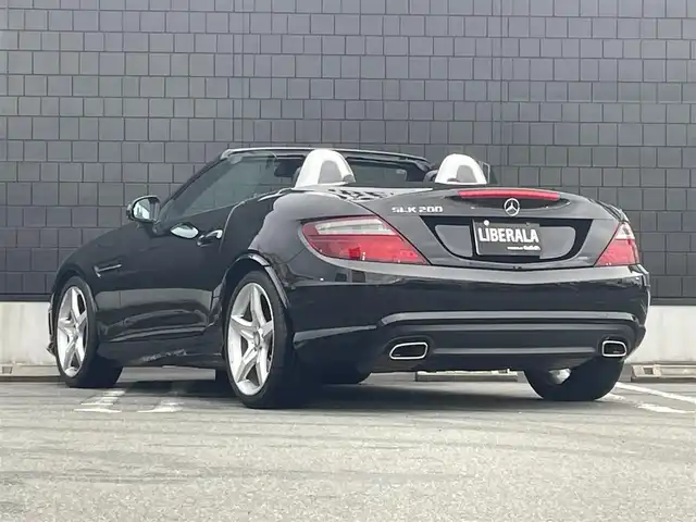 メルセデス・ベンツ ＳＬＫ２００ エクスクルーシブ 静岡県 2015(平27)年 4万km オブシディアンブラック AMGスポーツパッケージ/レーダーセーフティ軽減ブレーキACC/レーンキープ　ブラインドスポットモニター/ブラックレザーシートシートヒーター/CommandHDDナビフルセグTVBluetooth/パークトロニック/マジックスカイルーフ/エアスカーフ/キーレスゴー/赤シートベルト/ETC