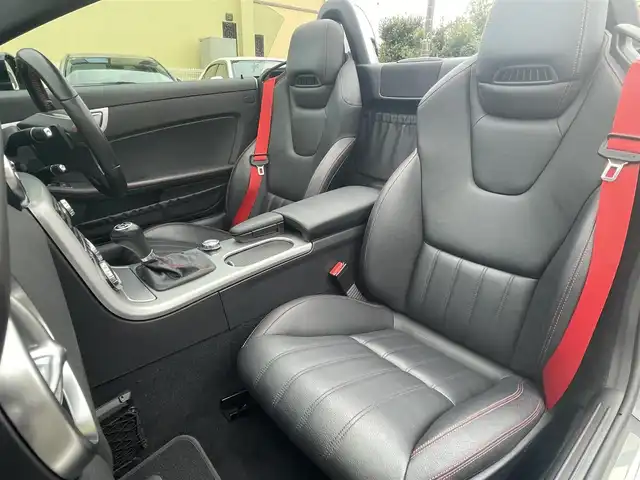 メルセデス・ベンツ ＳＬＫ２００ エクスクルーシブ 静岡県 2015(平27)年 4万km オブシディアンブラック AMGスポーツパッケージ/レーダーセーフティ軽減ブレーキACC/レーンキープ　ブラインドスポットモニター/ブラックレザーシートシートヒーター/CommandHDDナビフルセグTVBluetooth/パークトロニック/マジックスカイルーフ/エアスカーフ/キーレスゴー/赤シートベルト/ETC