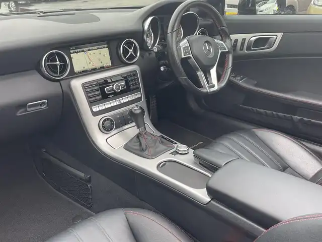 メルセデス・ベンツ ＳＬＫ２００ エクスクルーシブ 静岡県 2015(平27)年 4万km オブシディアンブラック AMGスポーツパッケージ/レーダーセーフティ軽減ブレーキACC/レーンキープ　ブラインドスポットモニター/ブラックレザーシートシートヒーター/CommandHDDナビフルセグTVBluetooth/パークトロニック/マジックスカイルーフ/エアスカーフ/キーレスゴー/赤シートベルト/ETC