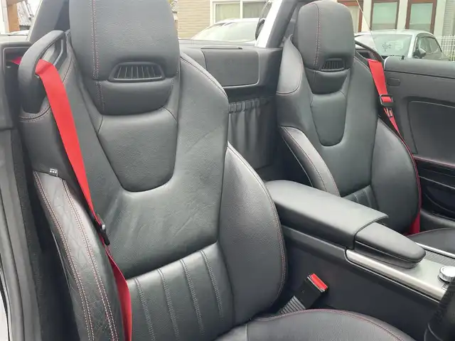 メルセデス・ベンツ ＳＬＫ２００ エクスクルーシブ 静岡県 2015(平27)年 4万km オブシディアンブラック AMGスポーツパッケージ/レーダーセーフティ軽減ブレーキACC/レーンキープ　ブラインドスポットモニター/ブラックレザーシートシートヒーター/CommandHDDナビフルセグTVBluetooth/パークトロニック/マジックスカイルーフ/エアスカーフ/キーレスゴー/赤シートベルト/ETC