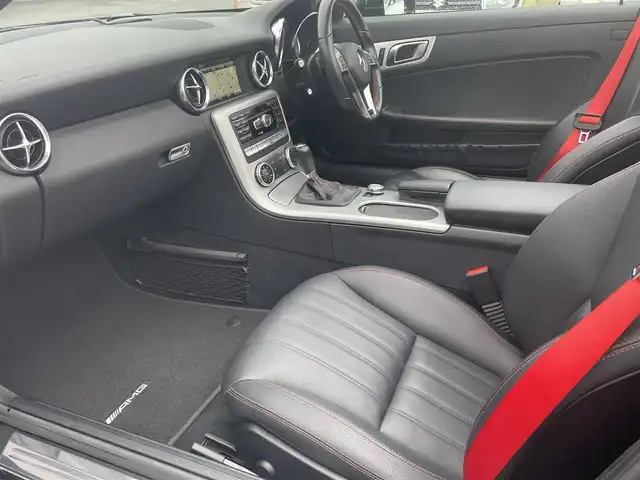 メルセデス・ベンツ ＳＬＫ２００ エクスクルーシブ 静岡県 2015(平27)年 4万km オブシディアンブラック AMGスポーツパッケージ/レーダーセーフティ軽減ブレーキACC/レーンキープ　ブラインドスポットモニター/ブラックレザーシートシートヒーター/CommandHDDナビフルセグTVBluetooth/パークトロニック/マジックスカイルーフ/エアスカーフ/キーレスゴー/赤シートベルト/ETC